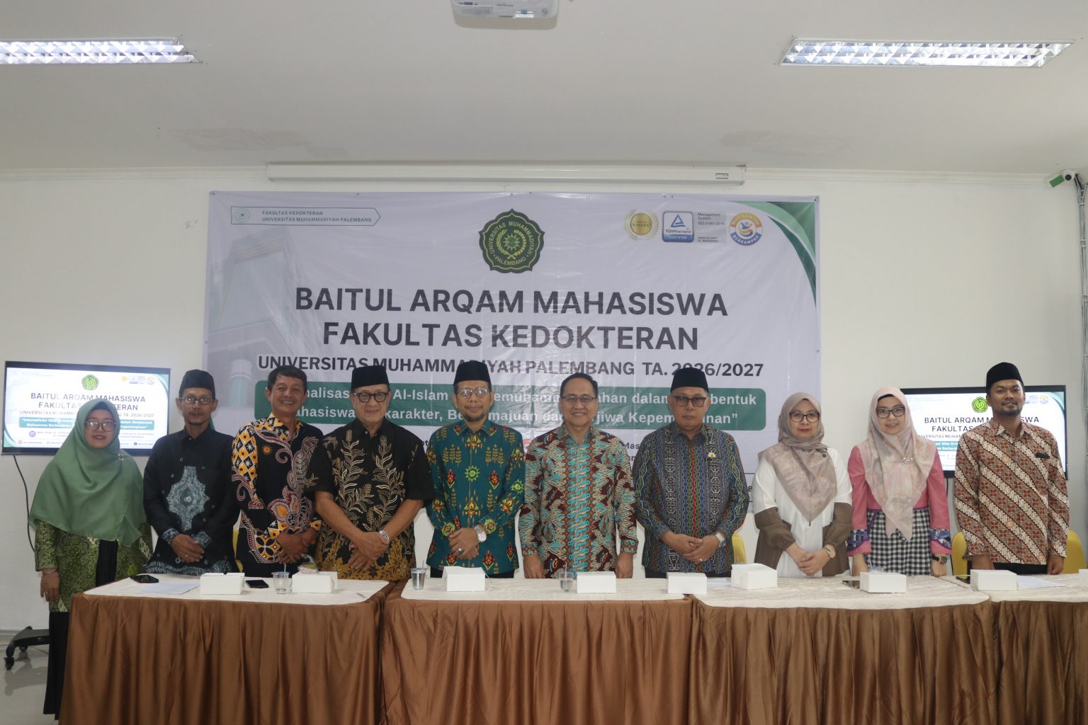 Pimpinan universitas, fakultas, dan pemateri pada pembukaan Baitul Arqam Mahasiswa FK UM Palembang TA 2026/2027